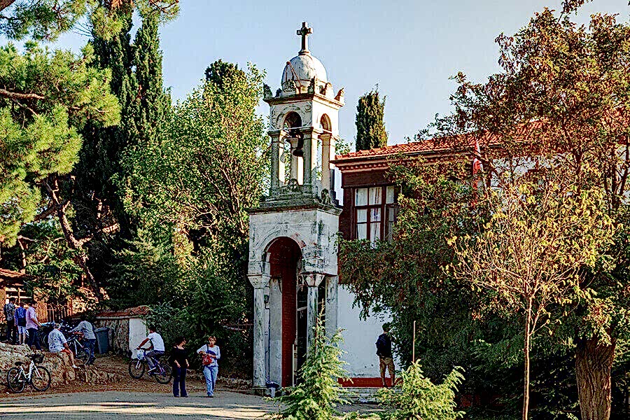 Büyükada'da Aya Yorgi'ye tırmanın!